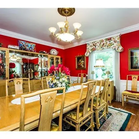 Matthews Manor Bed & Breakfast-3