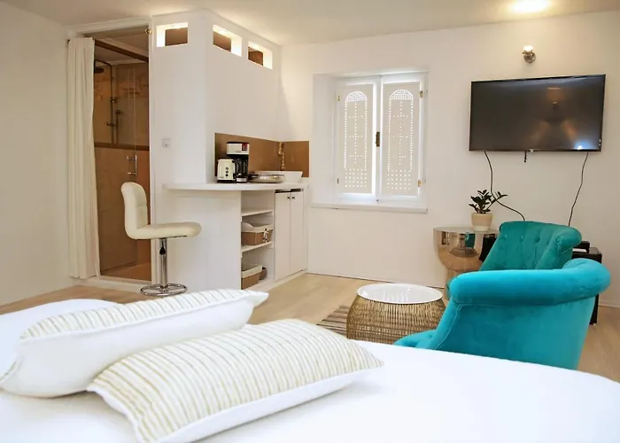 Swan City Apartment & Room