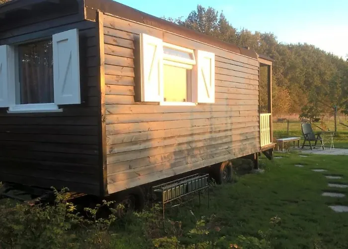 Pipowagen Elsebein Groningen Westerwolde unieke ligging met eigen tuin en vrij uitzicht over veld naar natuurgebied