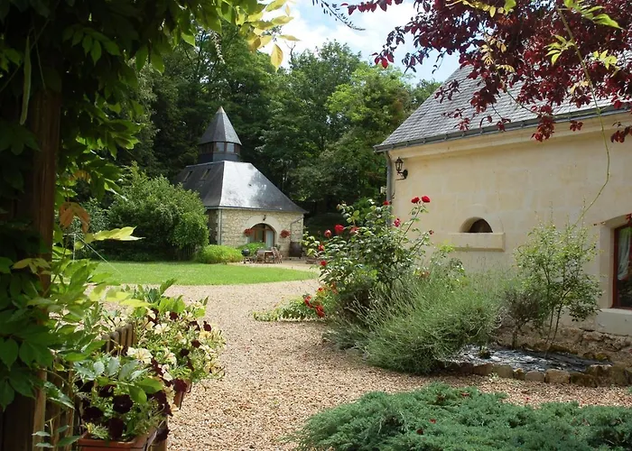 Le Logis Du Pressoir Chambre D'Hotes Bed & Breakfast In Beautiful 18Th Century Estate In The Heart Of The Loire Valley With Heated Pool And Extensive Grounds