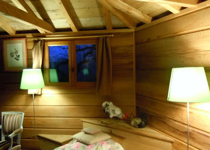 Cabanes et chambre à la Bernardiere