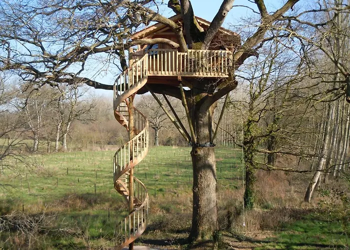 Cabanes et chambre à la Bernardiere