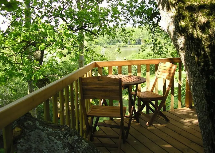 Cabanes et chambre à la Bernardiere