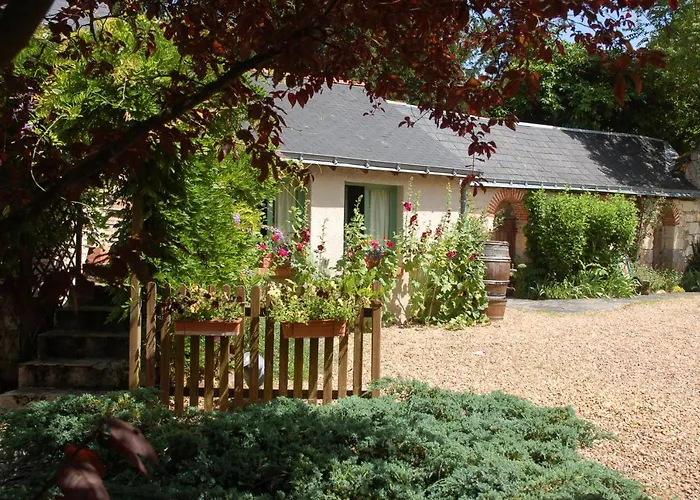 Le Logis Du Pressoir Chambre D'Hotes Bed & Breakfast In Beautiful 18Th Century Estate In The Heart Of The Loire Valley With Heated Pool And Extensive Grounds