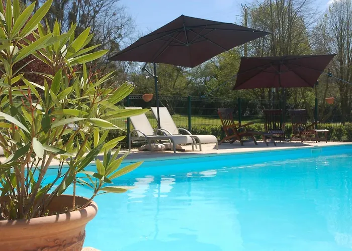 Le Logis Du Pressoir Chambre D'Hotes Bed & Breakfast In Beautiful 18Th Century Estate In The Heart Of The Loire Valley With Heated Pool And Extensive Grounds
