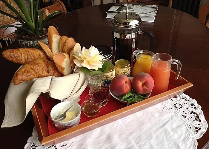 Le Logis Du Pressoir Chambre D'Hotes Bed & Breakfast In Beautiful 18Th Century Estate In The Heart Of The Loire Valley With Heated Pool And Extensive Grounds