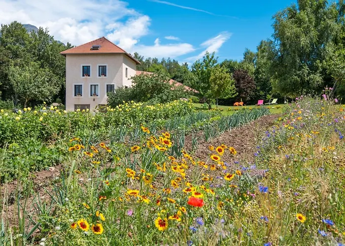 "La Combe Fleurie" Appartements & Chambres