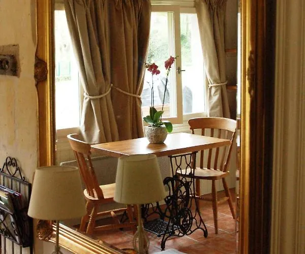 Le Logis Du Pressoir: 18th Century Loire Valley Retreat with Heated Pool