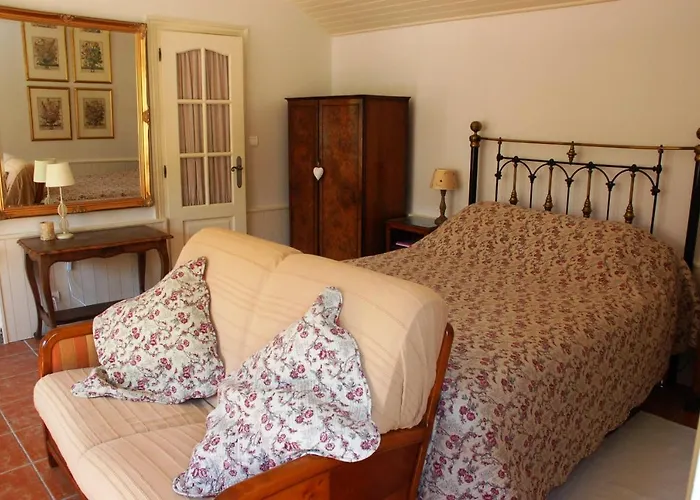 Le Logis Du Pressoir Chambre D'Hotes Bed & Breakfast In Beautiful 18Th Century Estate In The Heart Of The Loire Valley With Heated Pool And Extensive Grounds