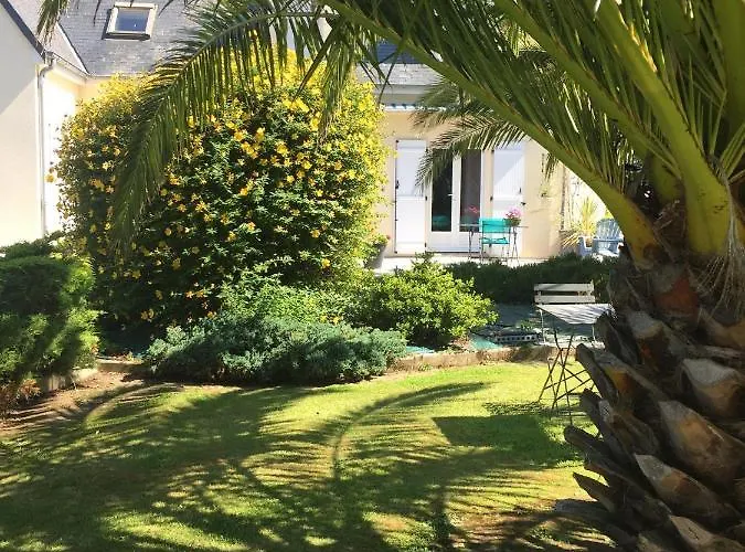Côté jardin des Charmilles