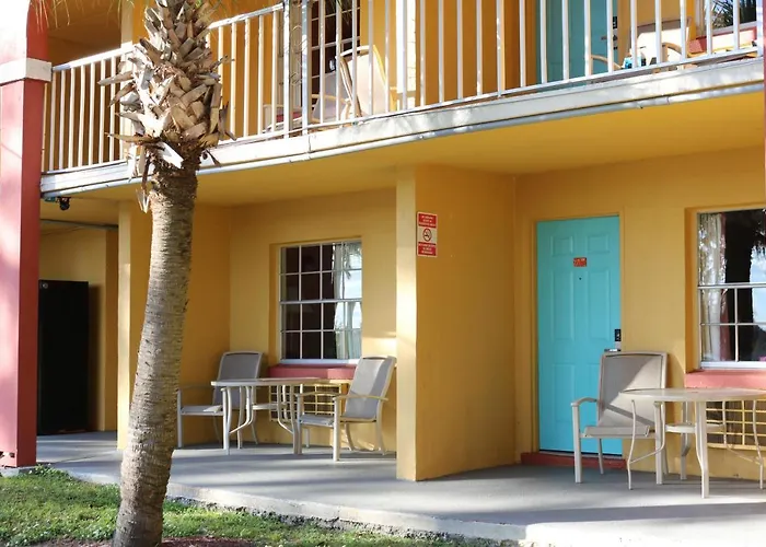 Howard Johnson By Wyndham Lake Front Park Kissimmee
