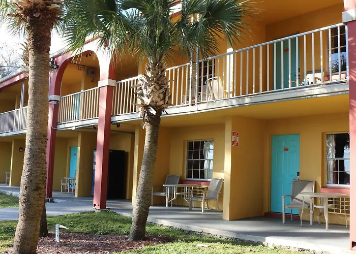Howard Johnson By Wyndham Lake Front Park Kissimmee