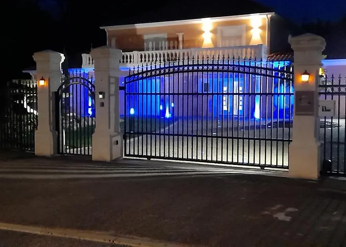 Villa Des Chenes-Adult Only
