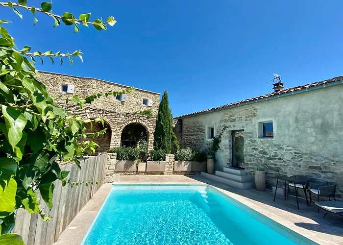 La Maison des Vendangeurs - TABLE D'HÔTES le soir du jeudi au lundi - Jacuzzi - Balnéo SPA - ACCES Piscine pour chambre Grafitti et chambre La Tour