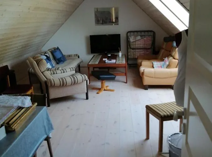 Stenhoj Bed And Breakfast, V. Jette Og Marius