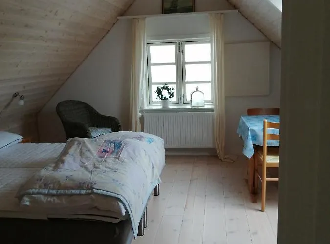 Stenhoj Bed And Breakfast, V. Jette Og Marius