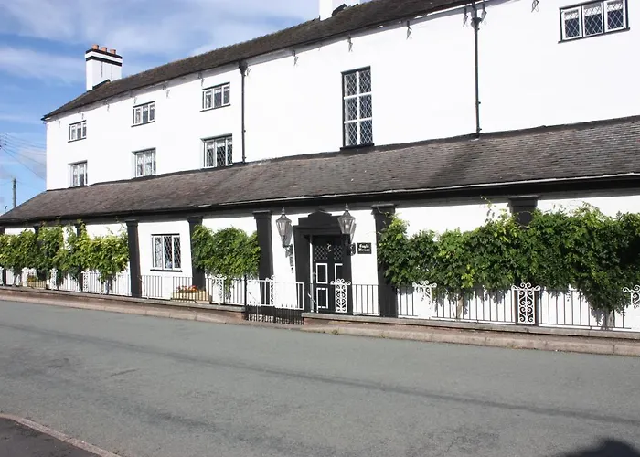Eagle House - Award Winning B&B And Apartment