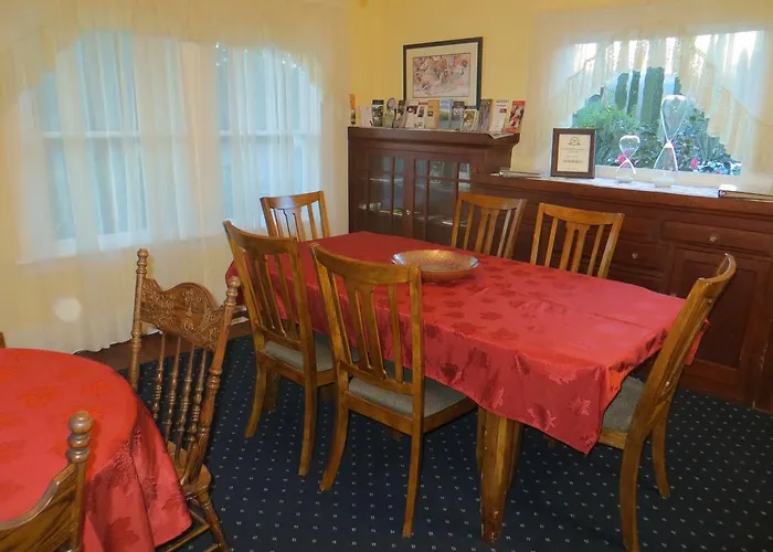 Shady Oaks Country Inn