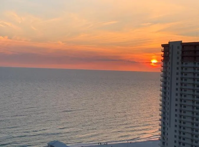 1717 Laketown Wharf 1 King Bedroom, 2 Bath