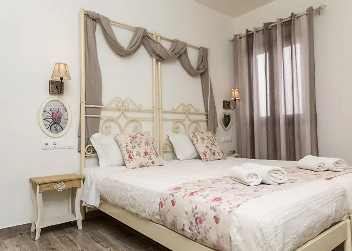 Naxos Petite Studios