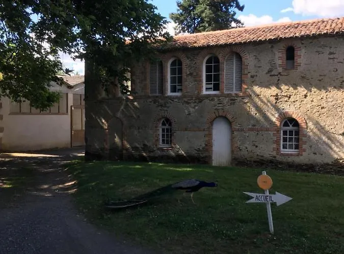 Cabanes et chambre à la Bernardiere