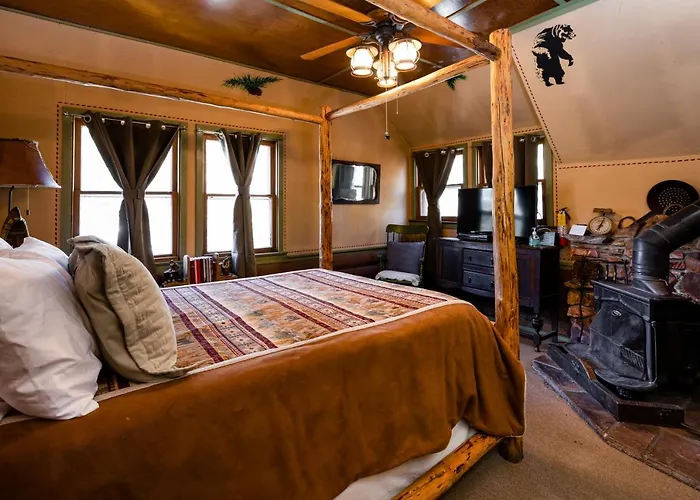 Gold Mountain Manor