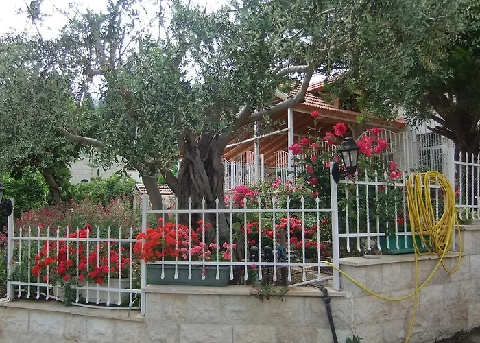 Rosary Sister Guest House Ein Karem