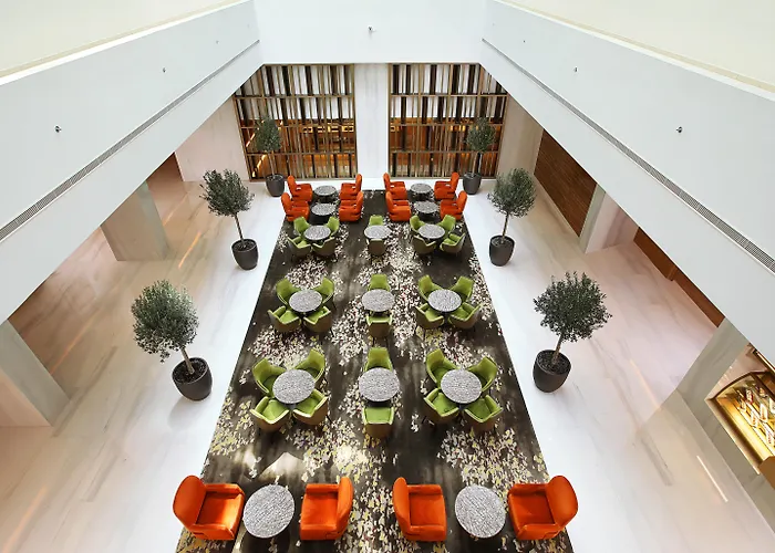 Grand Cosmopolitan Hotel