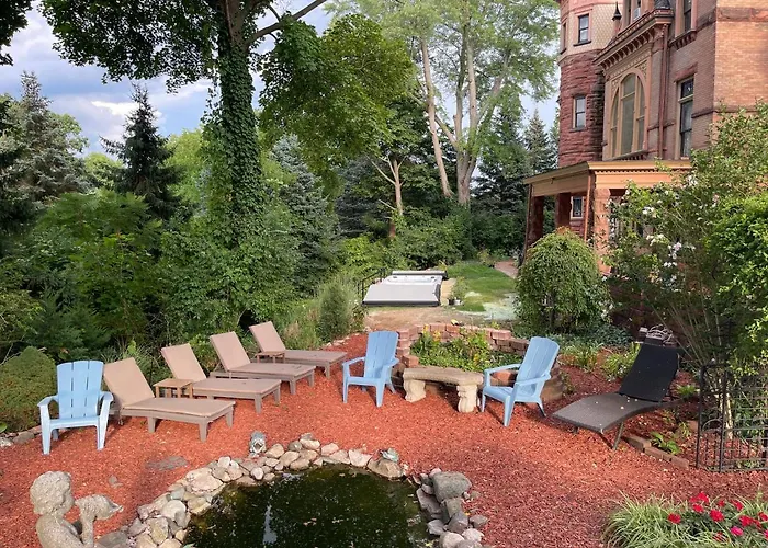 Henderson Castle Inn