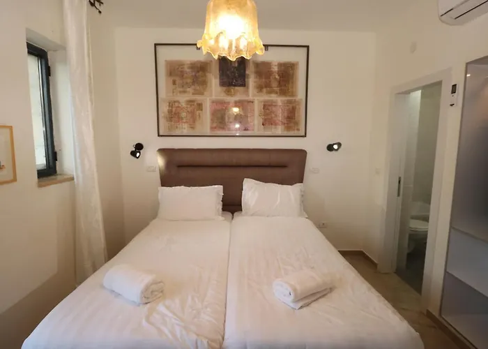 Eden Boutique Rooms In Front Of The Walls