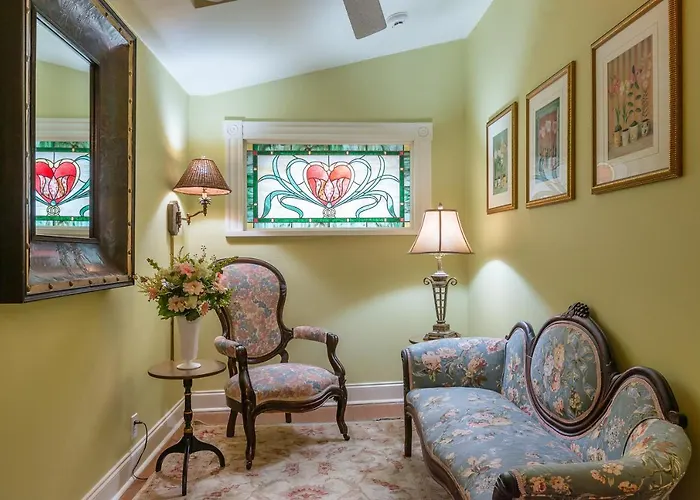 Cedar House Inn