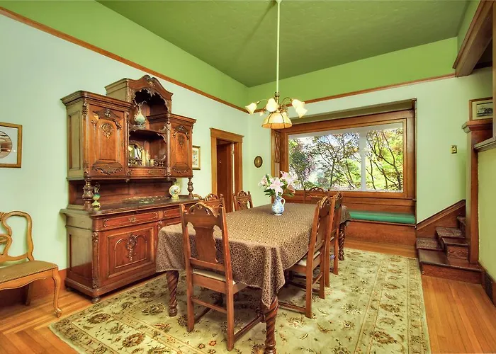 The Pink Mansion Bed & Breakfast Calistoga