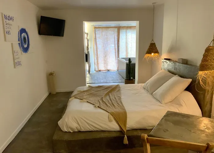 Bed and Breakfast O5Sens à Agde