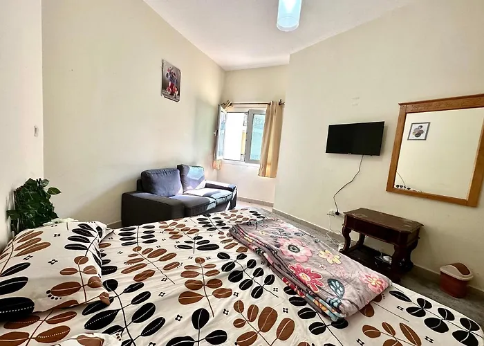 Master Bed Center Residence Dubai