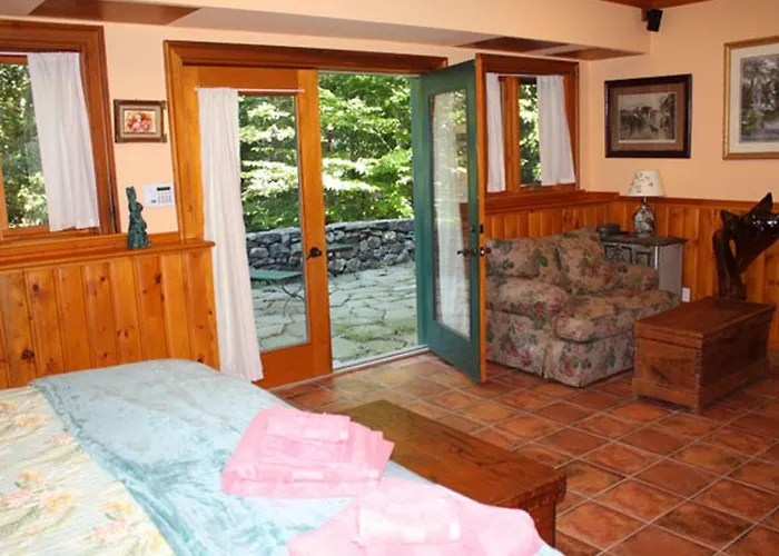 Honey Maple Grove Bnb
