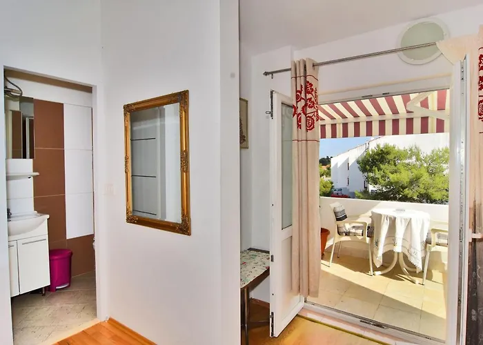 Apartments And Rooms Anika