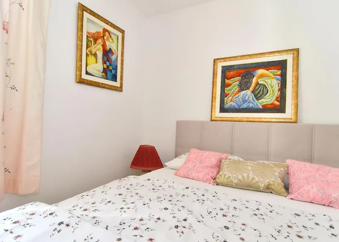 Apartments And Rooms Anika