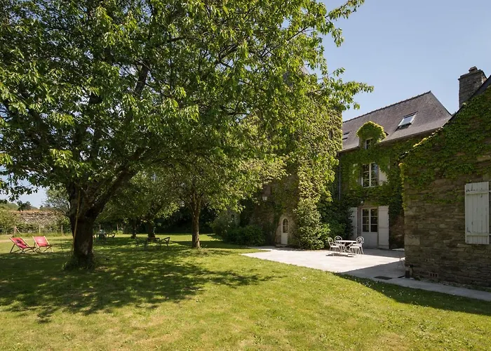 MANOIR DU VAU D ARZ gîtes et chambres d hôtes avec piscine