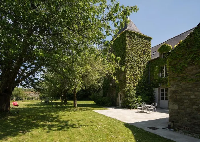 MANOIR DU VAU D ARZ gîtes et chambres d hôtes avec piscine