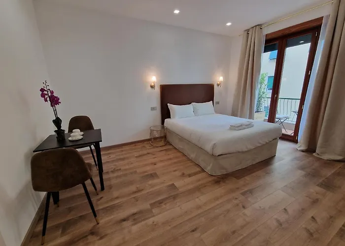 Cuma Suites Roma
