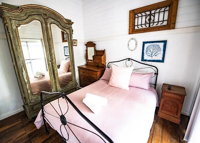 Pet Friendly Shirley Blue House And Studio