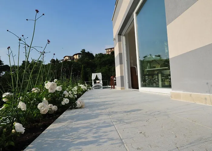 Zeno Suites
