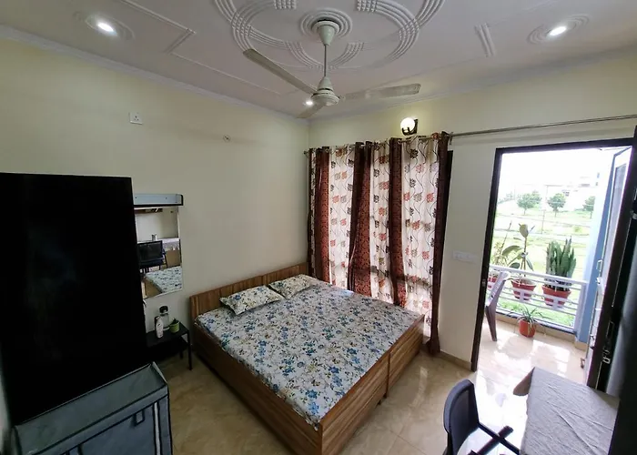 Homtel-1Bedroom Home Stay By Pushpanjali Qlh