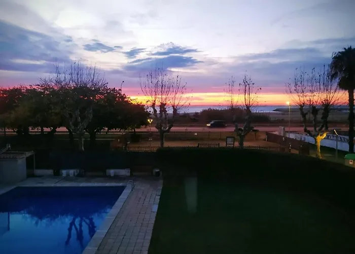 Primera línea de mar y piscina a 20 minutos de Barcelona