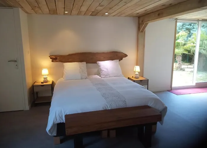La Canette de Phil - Chambre d'hôtes, Indépendante - Vue sur piscine