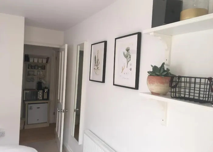 Cedar Shade Cottage Ensuite Private Annexe With Parking