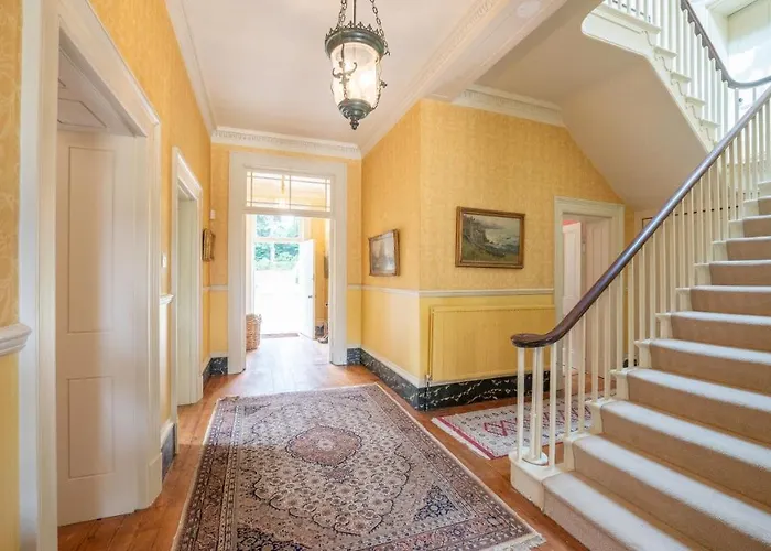Pantybeiliau House Bed & Breakfast