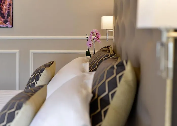 Eleira Luxury Accomodations