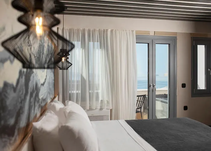 Armonoia Suites Santorini
