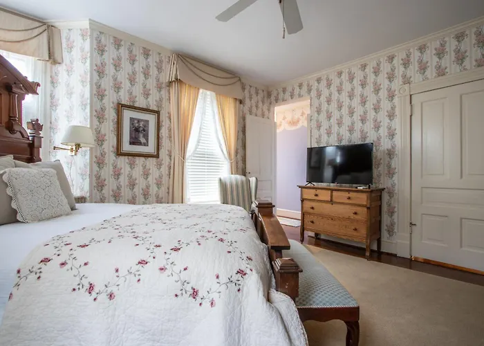 The Oaks Victorian Inn